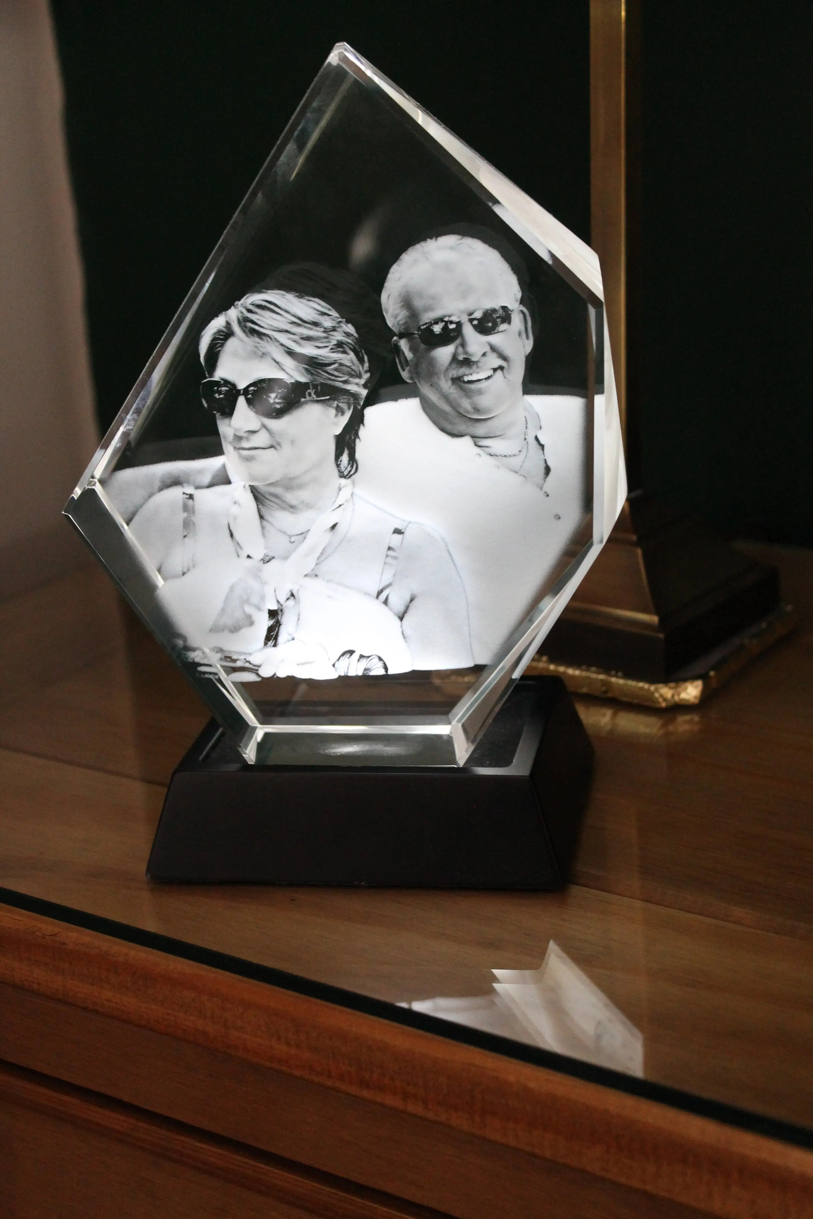 3d Crystal photo - prestige large on table
