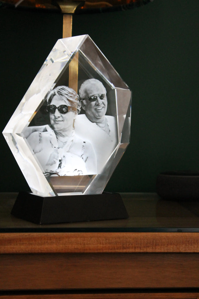 Couples -Captivating Collection of 3D Crystals: Transforming Memories into Timeless Masterpieces"