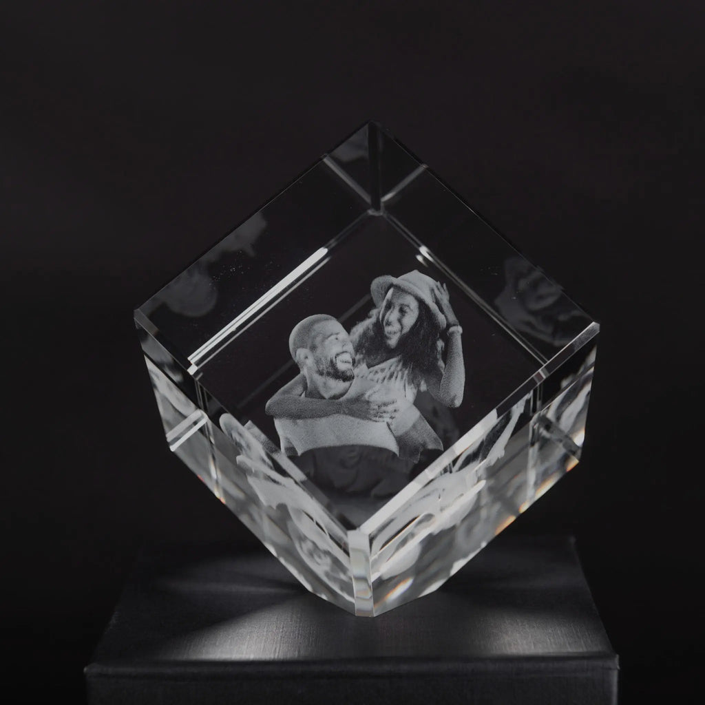3d crystal photo gift of a happy couple lit up by LED